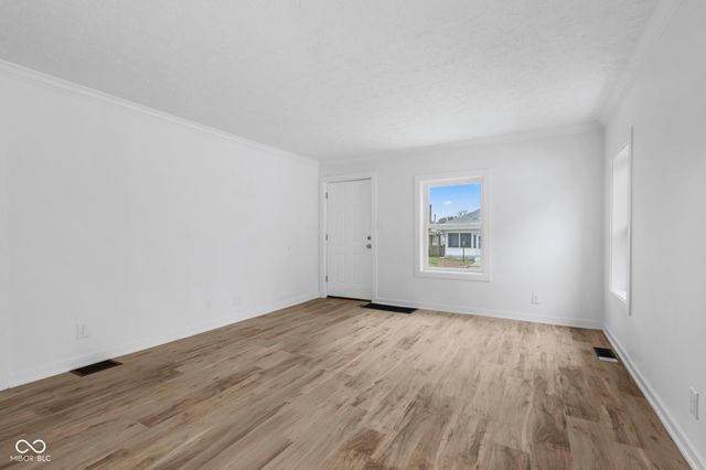 73 S 10th Avenue, Beech Grove, IN 46107