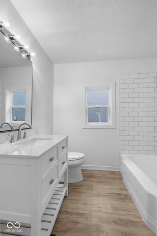 73 S 10th Avenue, Beech Grove, IN 46107