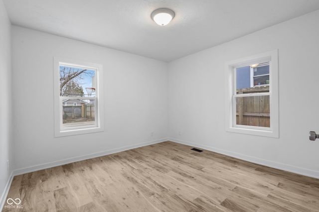 73 S 10th Avenue, Beech Grove, IN 46107