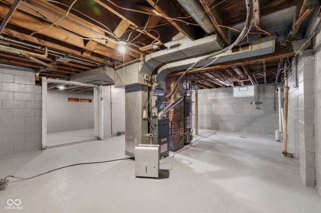 73 S 10th Avenue, Beech Grove, IN 46107