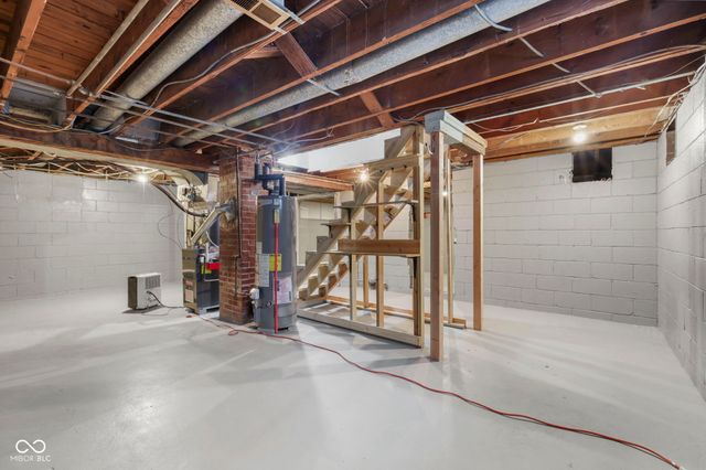 73 S 10th Avenue, Beech Grove, IN 46107