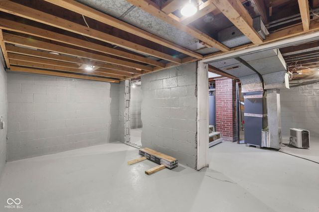 73 S 10th Avenue, Beech Grove, IN 46107