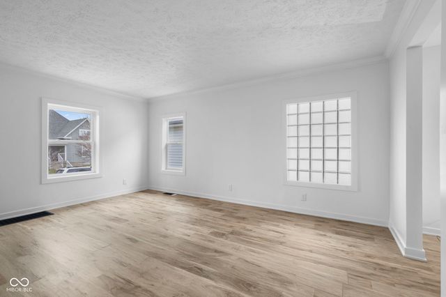 73 S 10th Avenue, Beech Grove, IN 46107