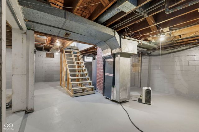 73 S 10th Avenue, Beech Grove, IN 46107