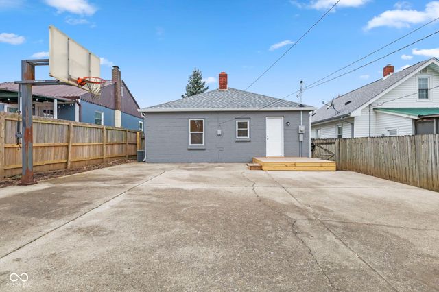 73 S 10th Avenue, Beech Grove, IN 46107