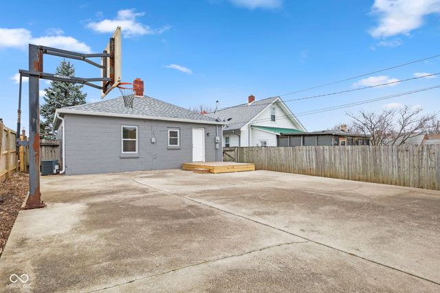 73 S 10th Avenue, Beech Grove, IN 46107