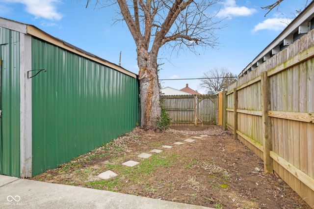 73 S 10th Avenue, Beech Grove, IN 46107