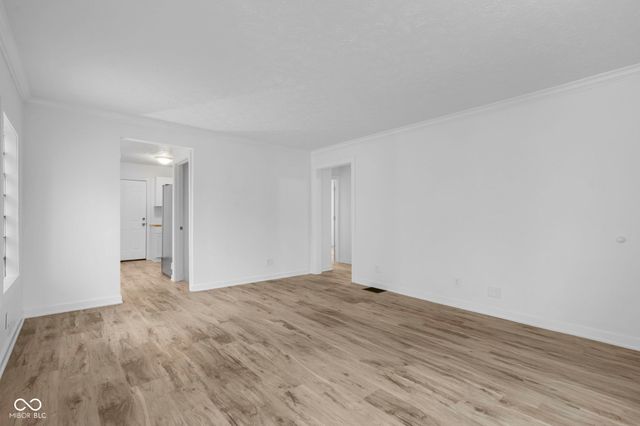 73 S 10th Avenue, Beech Grove, IN 46107