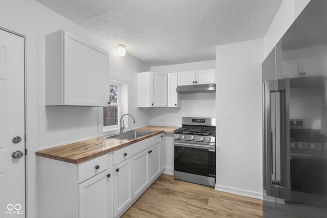 73 S 10th Avenue, Beech Grove, IN 46107