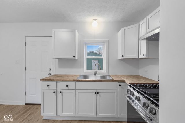 73 S 10th Avenue, Beech Grove, IN 46107