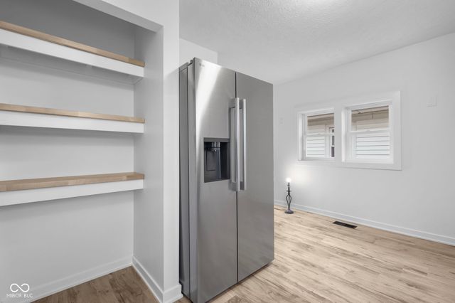 73 S 10th Avenue, Beech Grove, IN 46107