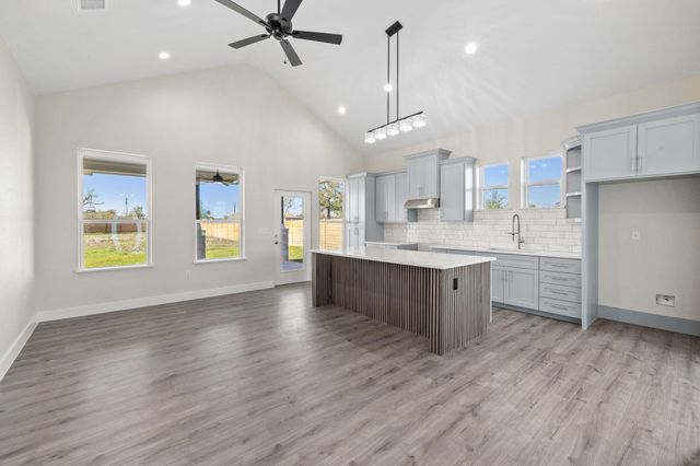 210 Jacaranda DR, Dale, TX 78616