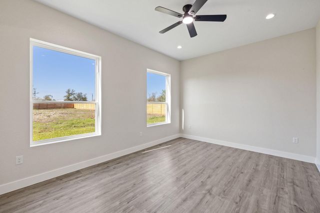 210 Jacaranda DR, Dale, TX 78616