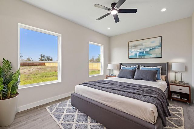 210 Jacaranda DR, Dale, TX 78616