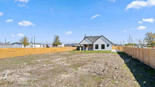 210 Jacaranda DR, Dale, TX 78616