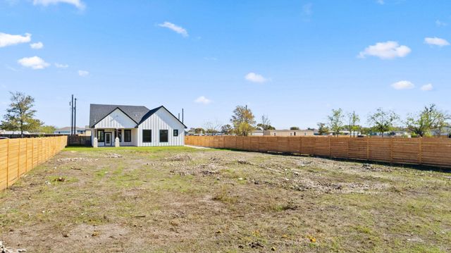 210 Jacaranda DR, Dale, TX 78616