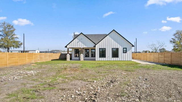 210 Jacaranda DR, Dale, TX 78616