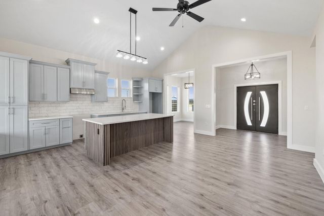 210 Jacaranda DR, Dale, TX 78616