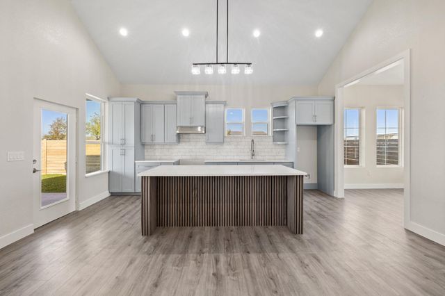 210 Jacaranda DR, Dale, TX 78616