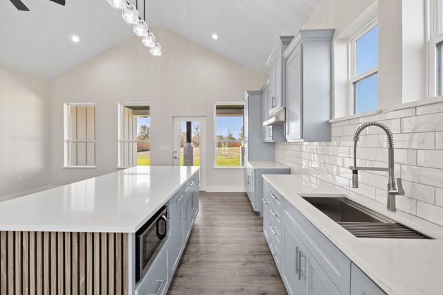 210 Jacaranda DR, Dale, TX 78616