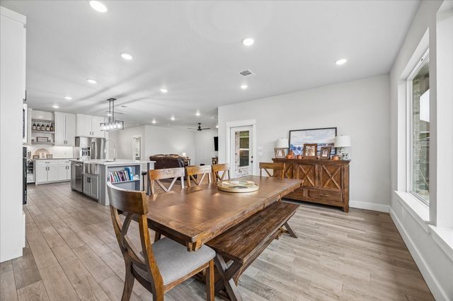 111 Creekside Lane, Lake Jackson, TX 77566
