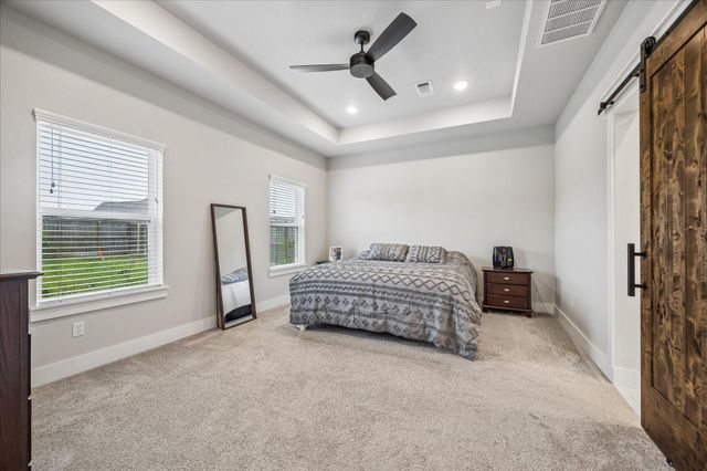 111 Creekside Lane, Lake Jackson, TX 77566