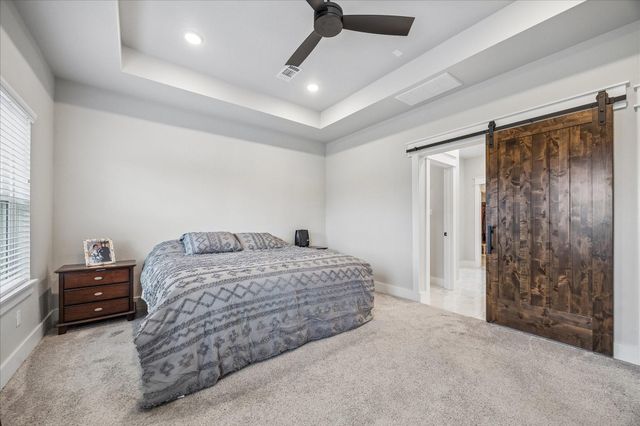 111 Creekside Lane, Lake Jackson, TX 77566