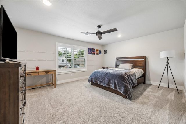 111 Creekside Lane, Lake Jackson, TX 77566