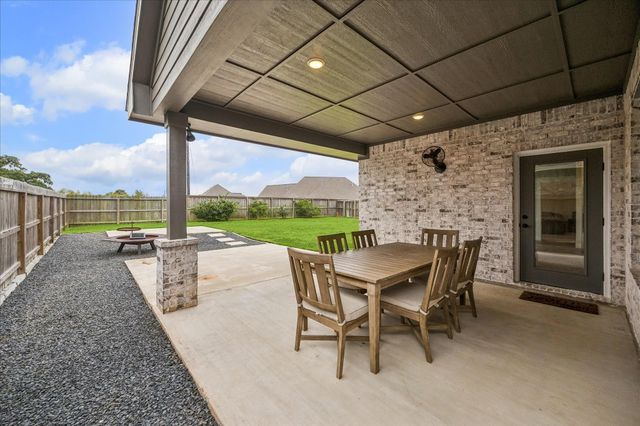 111 Creekside Lane, Lake Jackson, TX 77566
