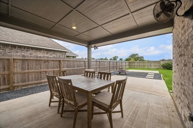 111 Creekside Lane, Lake Jackson, TX 77566