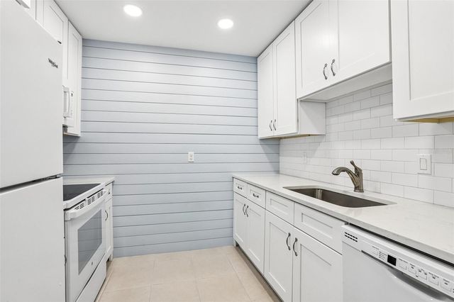 124 GLOUCESTER BOULEVARD 355J, Sun City Center, FL 33573
