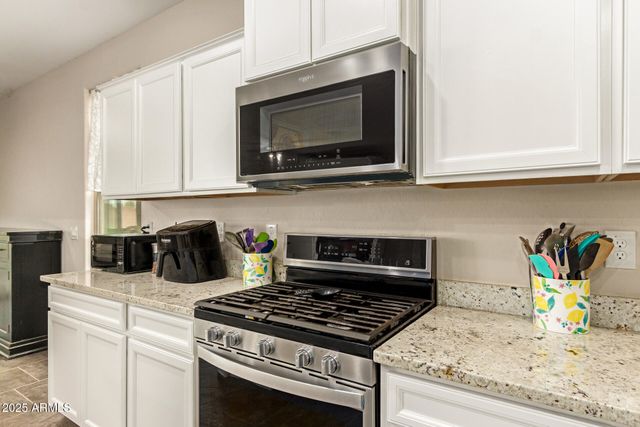 800 W DANISH RED Trail, San Tan Valley, AZ 85143