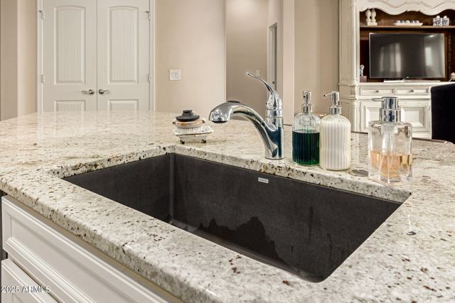 800 W DANISH RED Trail, San Tan Valley, AZ 85143