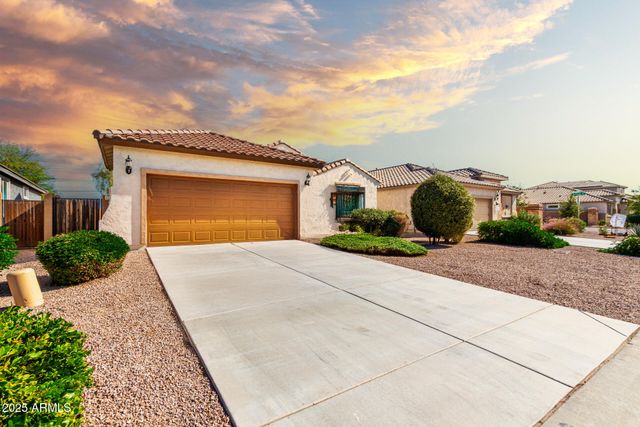 800 W DANISH RED Trail, San Tan Valley, AZ 85143