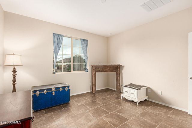 800 W DANISH RED Trail, San Tan Valley, AZ 85143