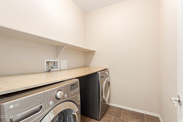 800 W DANISH RED Trail, San Tan Valley, AZ 85143