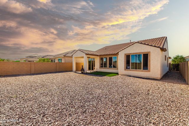 800 W DANISH RED Trail, San Tan Valley, AZ 85143