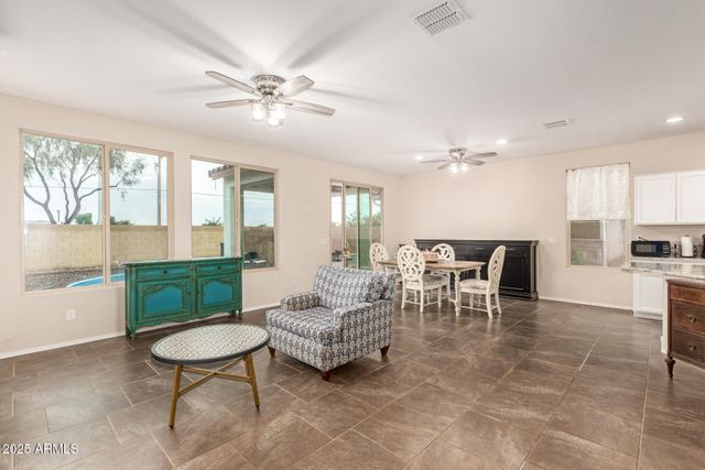 800 W DANISH RED Trail, San Tan Valley, AZ 85143