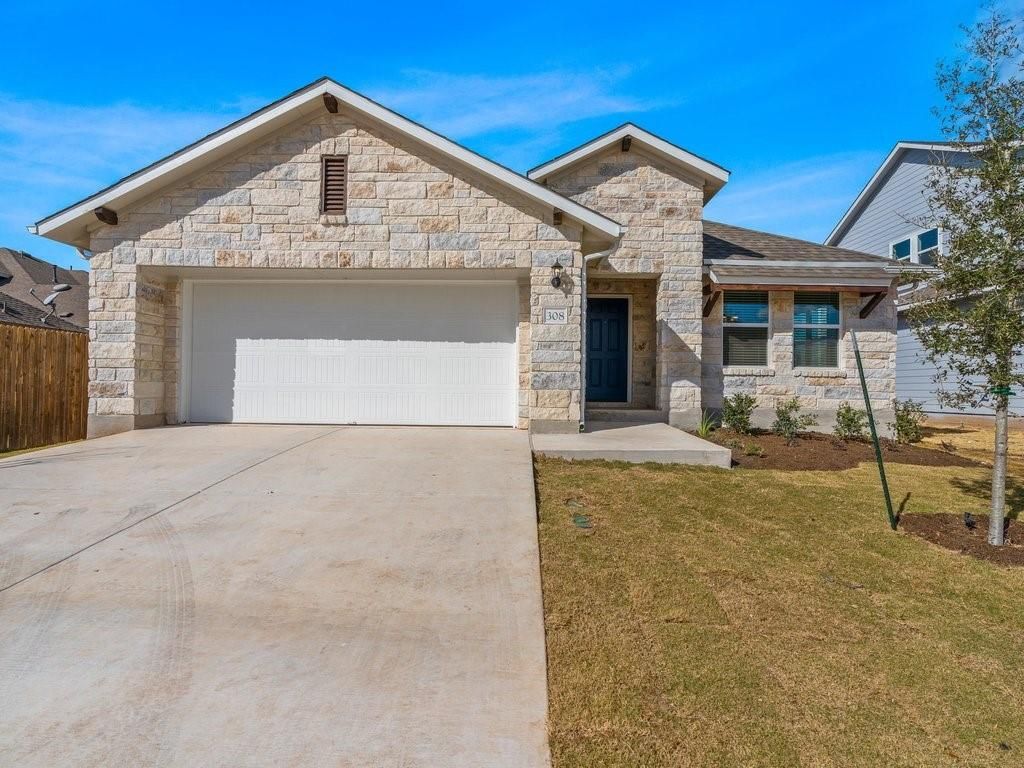 308 Rimrock CT, Bastrop, TX 78602