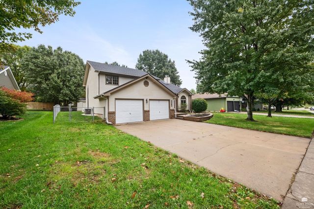 3360 Effingham Drive, Manhattan, KS 66503