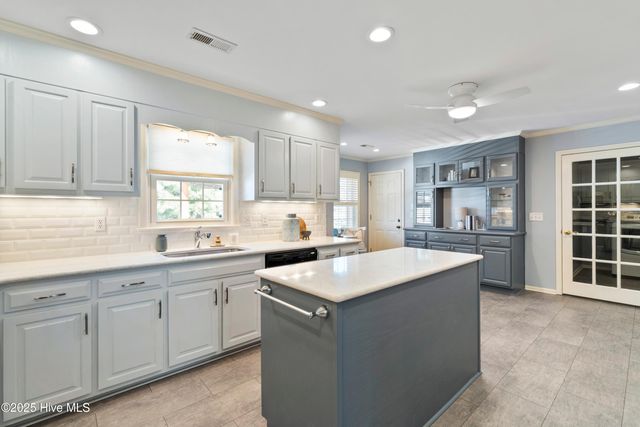 5900 Offshore Court, Wilmington, NC 28409