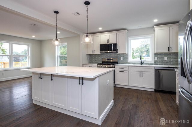 19 John Street, Sayreville, NJ 08872