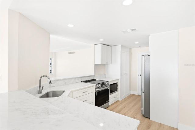 601 LONGBOAT CLUB ROAD 504S, Longboat Key, FL 34228