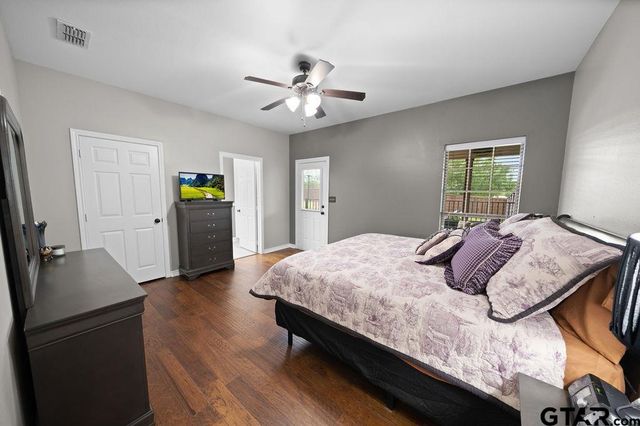 11906 Meadow Creek Dr., Brownsboro, TX 75756