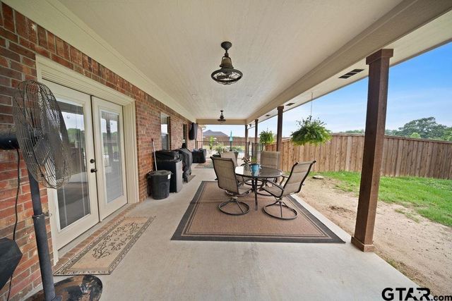 11906 Meadow Creek Dr., Brownsboro, TX 75756