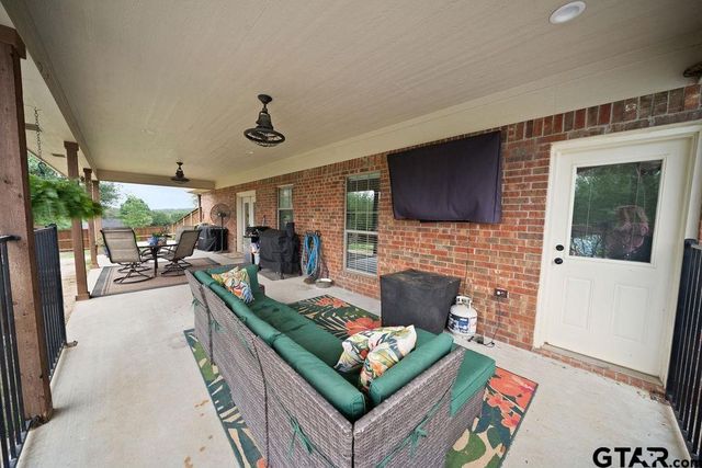 11906 Meadow Creek Dr., Brownsboro, TX 75756