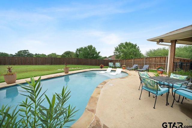 11906 Meadow Creek Dr., Brownsboro, TX 75756