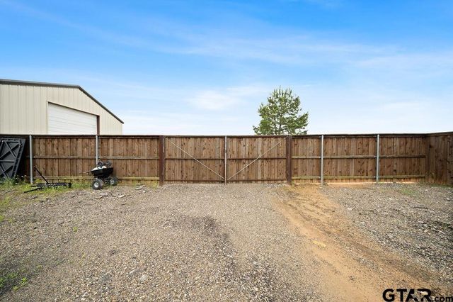 11906 Meadow Creek Dr., Brownsboro, TX 75756