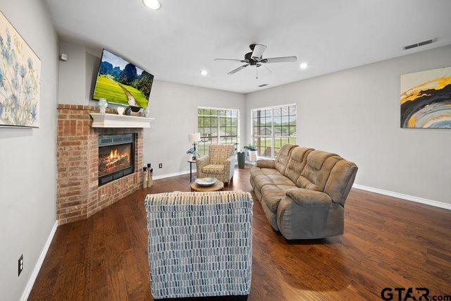 11906 Meadow Creek Dr., Brownsboro, TX 75756