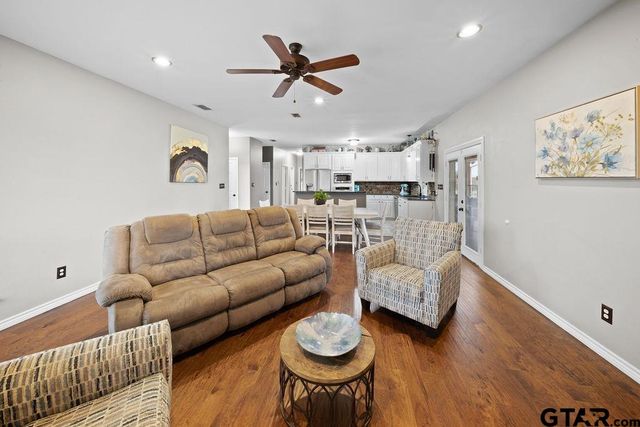 11906 Meadow Creek Dr., Brownsboro, TX 75756